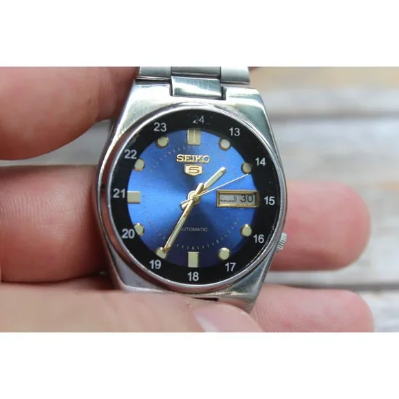 Seiko Blue and Silver Men's Watch - Picture 4 of 6